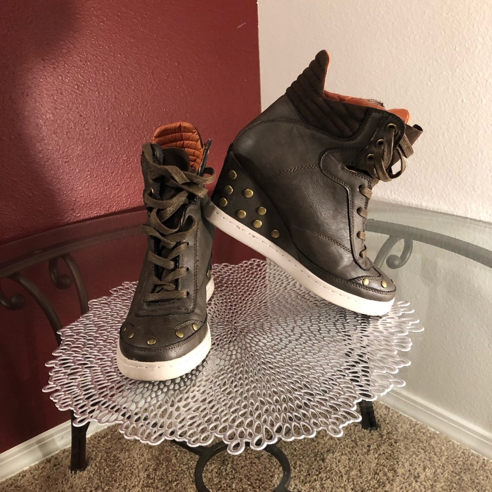 Sneaker wedge